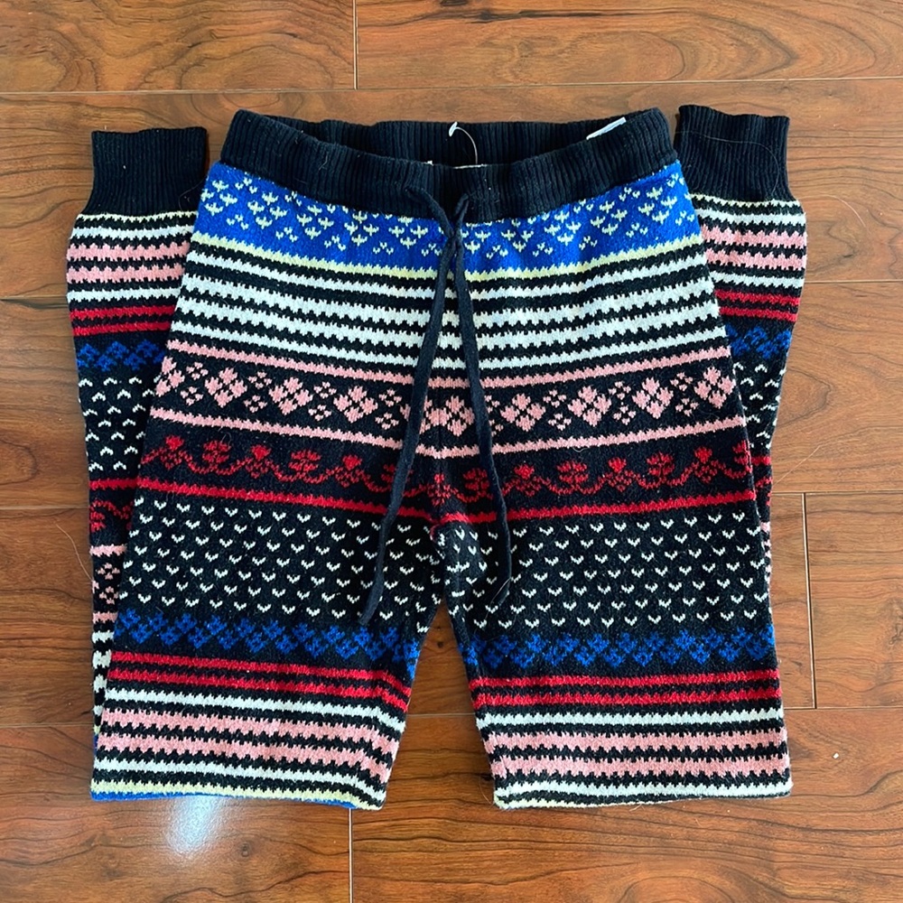 American Eagle Festive Pattern Sweatpants Jogger Leggings